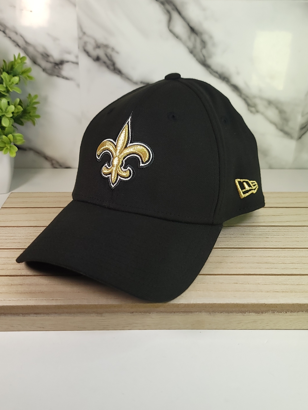 New Orleans Saints Black & Gold Fitted Baseball Cap. Adjutable